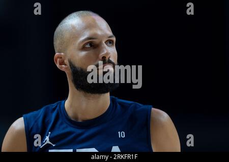 VILNIUS, LITAUEN - 11. august 2023: Tune-up-Spiel der FIBA-Weltmeisterschaft 2023. Litauen - Frankreich. Basketballspieler Evan Fournier in Aktion Stockfoto