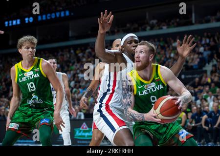 VILNIUS, LITAUEN - 11. august 2023: Tune-up-Spiel der FIBA-Weltmeisterschaft 2023. Litauen - Frankreich. Basketballspieler Ignas Brazdeikis in Aktion Stockfoto