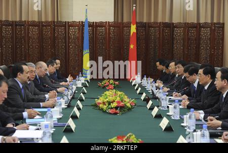 Bildnummer: 55455398 Datum: 14.06.2011 Copyright: imago/Xinhua (110614) -- ASTANA, 14. Juni 2011 (Xinhua) -- der chinesische Präsident Hu Jintao (R2) führt bilaterale Gespräche mit dem kasachischen Premierminister Karim Masimov in Astana, Kasachstan, 14. Juni 2011. (Xinhua/Zhang Duo) (ljh) KASACHSTAN-CHINA-HU JINTAO-MASIMOV-MEETING PUBLICATIONxNOTxINxCHN People Politik xcb x0x 2011 quer premiumd Bildnummer 55455398 Datum 14 06 2011 Copyright Imago XINHUA ASTANA 14. Juni 2011 XINHUA chinesischer Präsident HU Jintao R2 führt bilaterale Gespräche mit Premierminister Karim Masimov in Astana Kasachstan 14. Juni 2011 XINHUA Stockfoto
