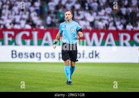 Herning, Dänemark. August 2023. Schiedsrichter Mykola Balakin, der während des Qualifikationsspiels der UEFA Conference League zwischen dem FC Midtjylland und Legia Warszawa in der MCH Arena in Herning zu sehen war. (Foto: Gonzales Photo/Alamy Live News Stockfoto