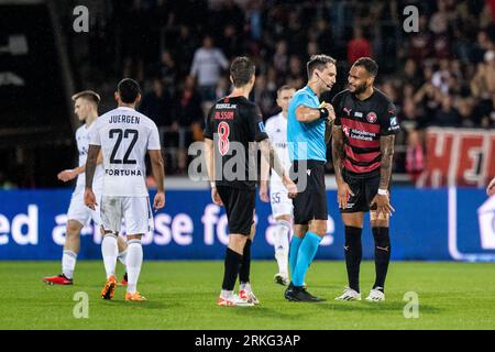 Herning, Dänemark. August 2023. Schiedsrichter Mykola Balakin, der während des Qualifikationsspiels der UEFA Conference League zwischen dem FC Midtjylland und Legia Warszawa in der MCH Arena in Herning zu sehen war. (Foto: Gonzales Photo/Alamy Live News Stockfoto