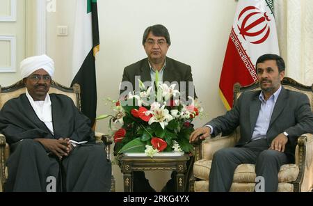 Bildnummer: 55546191  Datum: 26.06.2011  Copyright: imago/Xinhua (110626) -- TEHRAN, Jun. 26, 2011 (Xinhua) -- Iranian President Mahmoud Ahmadinejad (R) meets with Sudanese President Omar Hassan al-Bashir in Tehran June 26, 2011. (Xinhua/Ahmad Halabisaz) (nxl) IRAN-SUDAN-DIPLOMACY PUBLICATIONxNOTxINxCHN People Politik premiumd x0x xsk 2011 quer     Bildnummer 55546191 Date 26 06 2011 Copyright Imago XINHUA  TEHRAN jun 26 2011 XINHUA Iranian President Mahmoud Ahmadinejad r Meets With Sudanese President Omar Hassan Al Bashir in TEHRAN June 26 2011 XINHUA Ahmad Halabisaz nxl Iran Sudan Diplomacy Stock Photo