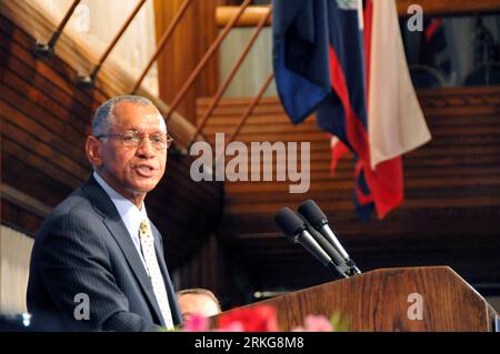 Bildnummer: 55565330 Datum: 01.07.2011 Copyright: imago/Xinhua (110702) -- WASHINGTON, 2. Juli 2011 (Xinhua) -- NASA-Administrator Charles Bolden hält eine Rede in Washington, USA, 1. Juli 2011. Obwohl der letzte Start des Space Shuttle in der nächsten Woche das Ende des 30 Jahre alten Space Shuttle Program bedeutet, werden die Vereinigten Staaten in der Weltraumforschung für mindestens ein halbes Jahrhundert weiter führend sein, sagte NASA-Administrator Charles Bolden am Freitag. (Xinhua/Ren Haijun) (lyx) US-WASHINGTON-NASA-WELTRAUMFORSCHUNG PUBLICATIONxNOTxINxCHN People Politik xda x0x Premiere 2011 quer Bildn Stockfoto