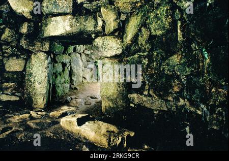 Carn Euny Fogou, Nr Penzance, Cornwall, England 1995. The prehistoric village settlement of Carn Euny is over 2,000 years old. There is evidence of an earlier occupation, but the site is primarily Iron Age. This underground cave in Cornish Fogou  original purpose is unknown, and was entered by a small narrow 'creep' passage. Stock Photo