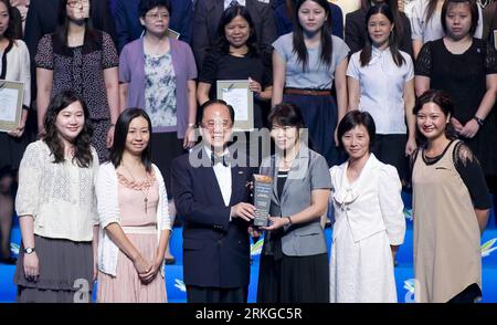 Bildnummer: 55578714  Datum: 08.07.2011  Copyright: imago/Xinhua (110708) -- HONG KONG, July 8, 2011 (Xinhua) -- Chief Executive of the Hong Kong Special Administrative Region (HKSAR) Donald Tsang (3rd L) and award winning teachers pose for a photo at the award presentation ceremony of Chief Executive s Award for Teaching Excellence (CEATE) in Hong Kong, south China, July 8, 2011. Fourty-four teachers were recommended for the Award and 60 teachers for the Certificate of Merit for giving top priority to the needs and interests of students.(Xinhua/Chen Duo) (cxy) CHINA-HONG KONG-CHIEF EXECUTIVE Stock Photo