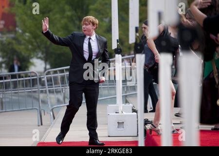 Bildnummer: 55586030  Datum: 11.07.2011  Copyright: imago/Xinhua (110711) -- NEW YORK, July 11, 2011 (Xinhua) -- Actor Rupert Grint attends the US premiere of Harry Potter and the Deathly Hallows: Part 2 , at the Lincoln Center in New York, the United States, July 11, 2011. (Xinhua/Zhu Wei)(wjd) US-HARRY POTTER-PREMIERE PUBLICATIONxNOTxINxCHN Entertainment Kultur People Film Filmpremiere und die Heiligtümer des Todes premiumd xns x0x 2011 quer     Bildnummer 55586030 Date 11 07 2011 Copyright Imago XINHUA  New York July 11 2011 XINHUA Actor Rupert Grint Attends The U.S. Premiere of Harry Potte Stock Photo