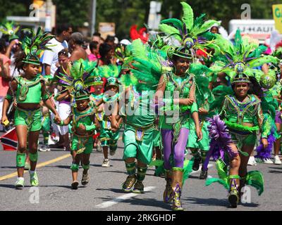 Bildnummer: 55598005  Datum: 16.07.2011  Copyright: imago/Xinhua (110716) -- TORONTO, July 16, 2011 (Xinhua) -- Children participate in the 2011 Junior Carnival Parade in Toronto, Canada, July 16, 2011. (Xinhua/Zou Zheng) (zw) CANADA-TORONTO-JUNIOR-CARNIVAL-PARADE PUBLICATIONxNOTxINxCHN Gesellschaft Karnevalsumzug Karneval Straßenfeste Straßenumzug Jugendkarneval xns x0x 2011 quer     Bildnummer 55598005 Date 16 07 2011 Copyright Imago XINHUA  Toronto July 16 2011 XINHUA Children participate in The 2011 Junior Carnival Parade in Toronto Canada July 16 2011 XINHUA Zou Zheng ZW Canada Toronto Ju Stock Photo
