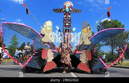 Bildnummer: 55598008  Datum: 16.07.2011  Copyright: imago/Xinhua (110716) -- TORONTO, July 16, 2011 (Xinhua) -- A child participates in the 2011 Junior Carnival Parade in Toronto, Canada, July 16, 2011. (Xinhua/Zou Zheng) (zw) CANADA-TORONTO-JUNIOR-CARNIVAL-PARADE PUBLICATIONxNOTxINxCHN Gesellschaft Karnevalsumzug Karneval Straßenfeste Straßenumzug Jugendkarneval xns x0x 2011 quer Highlight premiumd     Bildnummer 55598008 Date 16 07 2011 Copyright Imago XINHUA  Toronto July 16 2011 XINHUA a Child participates in The 2011 Junior Carnival Parade in Toronto Canada July 16 2011 XINHUA Zou Zheng Z Stock Photo