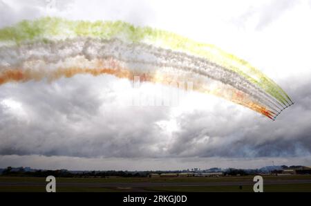 Bildnummer: 55599831  Datum: 17.07.2011  Copyright: imago/Xinhua (110718) -- FAIRFORD, July 18, 2011 (Xinhua) -- The Italian Frecce Tricolori aerobatic demonstration team performs during the Royal International Air Tattoo (RIAT) at RAF Fairford, Gloucestershire, Britain, July 17, 2011. The annual RIAT, one of the world s largest military airshow, was held at RAF Fairford from July 16 to 17. (Xinhua/Tang Shi) (wn) BRITAIN-FAIRFORD-ROYAL INTERNATIONAL AIR TATTOO PUBLICATIONxNOTxINxCHN Gesellschaft Flugschau Airshow Militär Luftwaffe England Farbe Landesfarbe ITA Flugzeug Kampfflugzeug Formations Stock Photo