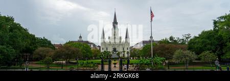 A panoramic view of Jackson Square in New Orleans, Louisiana on a cloudy day Stockfoto