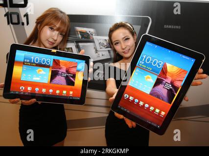 Bildnummer: 55604700  Datum: 20.07.2011  Copyright: imago/Xinhua (110720) -- SEOUL, July 20, 2011 (Xinhua) -- Models show the new Samsung Galaxy Tab 10.1 tablet computer during the launch event at the head office of Samsung Electronics Corp. in Seoul, South Korea, on July 20, 2011. Faster, larger and lighter than Apple Inc. s iPad, the Galaxy Tab 10.1 is Samsung s second tablet PC, following the 7-inch Galaxy Tab in October 2010.(Xinhua/Park Jin Hee) (wn) SOUTH KOREA-SEOUL-SAMSUNG-LAUNCH PUBLICATIONxNOTxINxCHN Wirtschaft Präsentation Computer x0x xsk 2011 quer premiumd     Bildnummer 55604700 Stock Photo