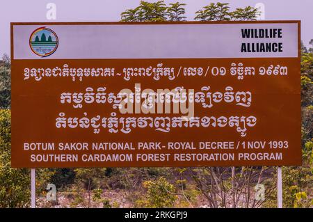 Botum Sakor Nationalpark Zeichen von Wildlife Alliance, südlichen Kardamom Wald, Koh Kong Provinz, Kambodscha. Kredit: Kraig Lieb Stockfoto