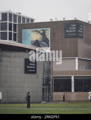 Amsterdam, Netherlands - November 28 2022: A close up of the Van Gogh Museum and art gallery on Museumplein in Amsterdam Stockfoto