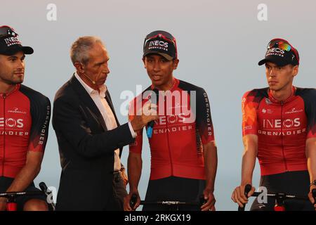 Egan Bernal Colombia Ineos Grenadiers Sieger der Tour de france und Giro im Posten Stockfoto