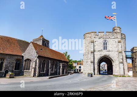 The Westgate in Canterbury, Kent, England, high western gate of the city wall is the largest surviving city gate in England, it is the last survivor o Stock Photo