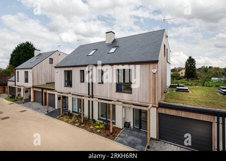 Glebe Road, Cambridge, England - 26. Oktober 2017: Neubau von Luxus-Stadthäusern zur Infill-Entwicklung Stockfoto