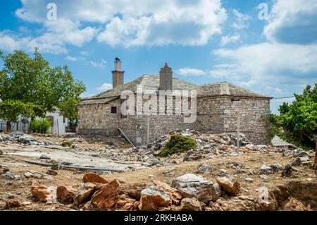 Traditionelles altes Steinhaus im Dorf Kastro. Thassos Insel Griechenland Stockfoto