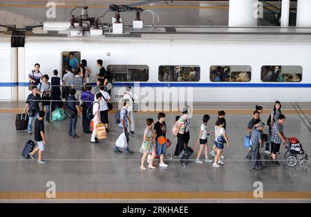 Bildnummer: 55781468  Datum: 16.08.2011  Copyright: imago/Xinhua (110816) -- NANJING, Aug. 16, 2011 (Xinhua) -- Passengers are seen at Nanjing South Railway Station in Nanjing, capital of east China s Jiangsu Province, Aug. 16, 2011. The new schedules for Beijing-Tianjin and Beijing-Shanghai high-speed railway were implemented on Tuesday. High-speed trains running on line between Beijing and Tianjin will run at 300 km per hour instead of 350 km per hour. High-speed trains running between Beijing and Shanghai were cut to 66 pairs from 88 pairs per day. (Xinhua/Sun Can)(mcg) CHINA-RAILWAY-NEW OP Stock Photo