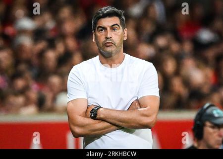 Lille, Frankreich. August 2023. Lille-Cheftrainer Paulo Fonseca spielte während des Spiels der UEFA Europa Conference League zwischen Lille Olympique Sporting Club und HNK Rijeka am 24. August 2023 im Stade Pierre-Mauroy in Lille, Frankreich. (Foto: Matthieu Mirville/PRESSINPHOTO) Credit: PRESSINPHOTO SPORTS AGENCY/Alamy Live News Stockfoto