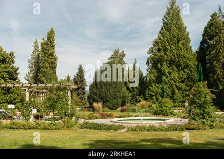 Mainau, Deutschland, 20. Juli 2023 schöne Plantagen in einem botanischen Garten Stockfoto