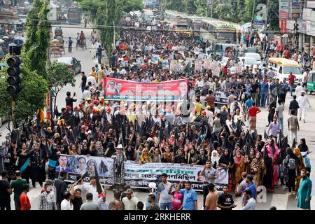 Dhaka, Bangladesch - 25. August 2023: Die bangladeschische Nationalistische Partei (BNP) marschierte mit schwarzen Fahnen von Nayapaltan in Dhaka und forderte den Rücktritt von Shei Stockfoto