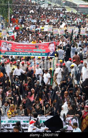 Dhaka, Bangladesch - 25. August 2023: Die bangladeschische Nationalistische Partei (BNP) marschierte mit schwarzen Fahnen von Nayapaltan in Dhaka und forderte den Rücktritt von Shei Stockfoto