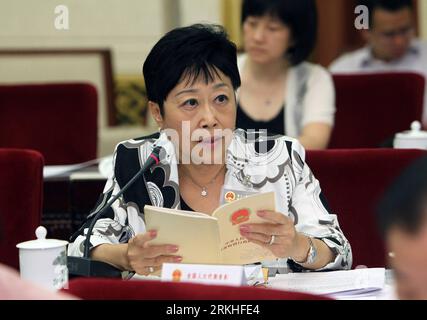 Bildnummer: 55823110  Datum: 24.08.2011  Copyright: imago/Xinhua (110824) -- BEIJING, Aug. 24, 2011 (Xinhua) -- Miriam Lau Kin-yee, a deputy to the 11th National People s Congress (NPC), speaks during a meeting to review an expository bill of two articles of the Basic Law of the Hong Kong Special Administrative Region in Beijing, capital of China, Aug. 24, 2011. (Xinhua/Fan Rujun) (zhs) CHINA-BEIJING-NPC-HONG KONG-BASIC LAW-REVIEW (CN) PUBLICATIONxNOTxINxCHN People Politik xdf x0x 2011 quer     Bildnummer 55823110 Date 24 08 2011 Copyright Imago XINHUA  Beijing Aug 24 2011 XINHUA Miriam Lau Ki Stock Photo