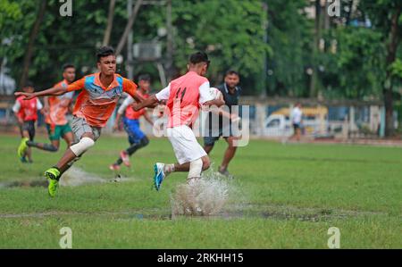 Rugby-Spiel zwischen City Sports BD und Mojammel Momtaz Foundation in Paltan Maydan, Dhaka, Bangladesch, 25. August 2023. Bangladesch Rugby Federation Uni Stockfoto