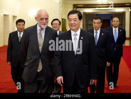 110826 -- BEIJING, Aug. 26, 2011 Xinhua -- Chinese President Hu Jintao R, front and Jakob Kellenberger L, front, president of the International Committee for the Red Cross, walk into the venue of the awarding ceremony of the 43rd Florence Nightingale Award at the Great Hall of the People in Beijing, capital of China, Aug. 26, 2011. Chinese President Hu Jintao and Chinese Vice Premier Li Keqiang attended the ceremony on Friday. Xinhua/Huang Jingwen zgp CHINA-BEIJING-HU JINTAO-NIGHTINGALE AWARD CN PUBLICATIONxNOTxINxCHN Stock Photo