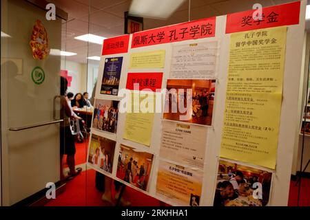 Bildnummer: 55833764 Datum: 26.08.2011 Copyright: imago/Xinhua (110826) -- NEW YORK, 26. August 2011 (Xinhua) -- die Stipendienverleihung findet am Confucius Institute der Pace University in New York, 26. August 2011 statt. Olivia Drouhaut und Christopher Huang erhielten das Stipendium des Konfuzius-Instituts, das es ihnen ermöglicht, vier Wochen lang an die chinesische Xiamen-Universität für ein Studium zu gehen. (Xinhua/Fan Xia) (wjd) US-NEW YORK-PACE UNIVERSITY-CONFUCIUS INSTITUE-Stipendium PUBLICATIONxNOTxINxCHN Gesellschaft Auszeichnung Stipendium Bildung x0x xtm 2011 quer Bildnummer 55833764 Stockfoto