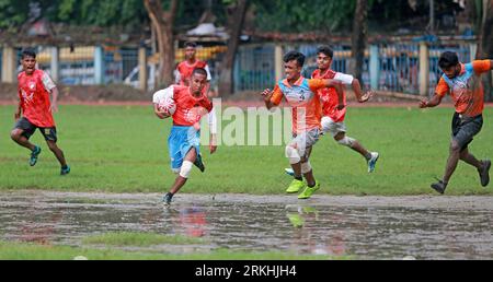 Rugby-Spiel zwischen City Sports BD und Mojammel Momtaz Foundation in Paltan Maydan, Dhaka, Bangladesch, 25. August 2023. Bangladesch Rugby Federation Uni Stockfoto