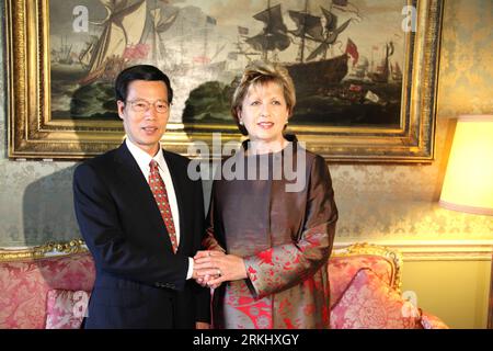 Bildnummer: 55927053 Datum: 08.09.2011 Copyright: imago/Xinhua (110908) -- DUBLIN, 8. September 2011 (Xinhua) -- die irische Präsidentin Mary McAleese (R) trifft am 8. September 2011 in Dublin (Irland) Zhang Gaoli, Mitglied des Politischen Büros des Zentralkomitees der Kommunistischen Partei Chinas (KPCh) und Sekretärin des Kommunalkomitees der KPCh Tianjin. Auf Einladung der irischen Regierung kam eine von Zhang Gaoli geleitete Delegation des CPC nach Dublin, um Irland zu besuchen. (Xinhua/Xiong Sihao) (djj) IRLAND-DUBLIN-CHINA-CPC DELEGATION-VISIT PUBLICATIONxNOTxINxCHN People Politik x0x xst 201 Stockfoto