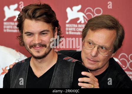 Bildnummer: 55927023  Datum: 08.09.2011  Copyright: imago/Xinhua (110908) -- VENICE, Sept. 8, 2011 (Xinhua) -- U.S. director William Friedkin (R) and actor Emile Hirsch pose during the photo-call for the film Killer Joe at the 68th Venice International Film Festival in Venice, Italy, Sept. 8, 2011. (Xinhua/Wang Qingqin) (zcc) ITALY-VENICE-FILM FESTIVAL- KILLER JOE PUBLICATIONxNOTxINxCHN People Entertainment Kultur Film 68 Internationale Filmfestspiele Venedig Photocall x0x xst premiumd 2011 quer      55927023 Date 08 09 2011 Copyright Imago XINHUA  Venice Sept 8 2011 XINHUA U S Director Willia Stock Photo