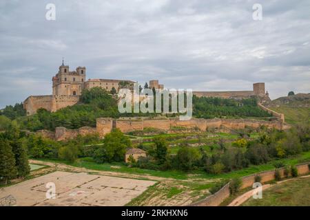 Kloster und Burg, Ucles, Provinz Cuenca, Castilla La Mancha, Spanien. Stockfoto