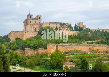 Kloster und Burg, Ucles, Provinz Cuenca, Castilla La Mancha, Spanien. Stockfoto