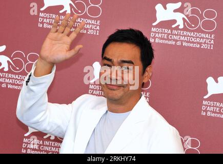 Bildnummer: 55932492  Datum: 09.09.2011  Copyright: imago/Xinhua (110909) -- VENICE, Sept. 9, 2011 (Xinhua) -- Hong Kong actor Lau Ching Wan poses during the photo-call for Johnnie To s film Duo Ming Jin (Life Without Principle) at the 68th Venice International Film Festival in Venice, Italy, Sept. 9, 2011. (Xinhua/Wang Qingqin) (wn) ITALY-VENICE-FILM FESTIVAL- DUO MING JIN (LIFE WITHOUT PRINCIPLE) -JOHNNIE TO PUBLICATIONxNOTxINxCHN People Film Entertainment 68. Internationale Filmfestspiele Venedig Photocall Porträt x0x xtm premiumd 2011 quer      55932492 Date 09 09 2011 Copyright Imago XINH Stock Photo