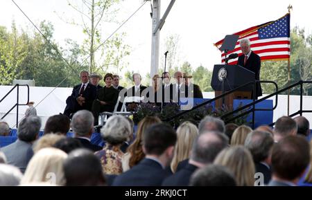 Bildnummer: 55935375  Datum: 10.09.2011  Copyright: imago/Xinhua (110910) -- SHANKSVILLE, Sept. 10, 2011 (Xinhua) -- Former American president Bill Clinton addresses the dedication ceremony to a new national memorial in Shanksville, Pennsylvania, the United States, Sept. 10, 2011. The United States on Saturday dedicated a new national memorial to commemorate the victims of United Airlines Flight 93 who were killed after the plane was hijacked in the 9/11 terrorist attacks ten years ago and crashed into fields of Shanksville, Pennsylvania. (Xinhua)(axy) U.S.-SHANKSVILLE-9/11-10TH ANNIVERSARY-NA Stock Photo