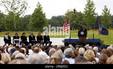 Bildnummer: 55935374  Datum: 10.09.2011  Copyright: imago/Xinhua (110910) -- SHANKSVILLE, Sept. 10, 2011 (Xinhua) -- Former American president George W. Bush (R) addresses the dedication ceremony to a new national memorial in Shanksville, Pennsylvania, the United States, Sept. 10, 2011. The United States on Saturday dedicated a new national memorial to commemorate the victims of United Airlines Flight 93 who were killed after the plane was hijacked in the 9/11 terrorist attacks ten years ago and crashed into fields of Shanksville, Pennsylvania. (Xinhua)(axy) U.S.-SHANKSVILLE-9/11-10TH ANNIVERS Stock Photo