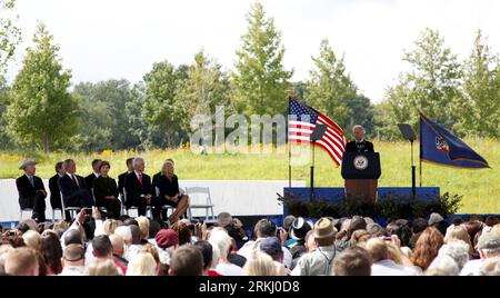 Bildnummer: 55935373  Datum: 10.09.2011  Copyright: imago/Xinhua (110910) -- SHANKSVILLE, Sept. 10, 2011 (Xinhua) -- U.S. Vice President Joe Biden (R) addresses the dedication ceremony to a new national memorial in Shanksville, Pennsylvania, the United States, Sept. 10, 2011. The United States on Saturday dedicated a new national memorial to commemorate the victims of United Airlines Flight 93 who were killed after the plane was hijacked in the 9/11 terrorist attacks ten years ago and crashed into fields of Shanksville, Pennsylvania. (Xinhua)(axy) U.S.-SHANKSVILLE-9/11-10TH ANNIVERSARY-NATIONA Stock Photo