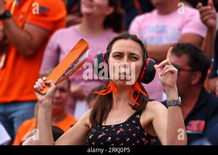 Zandvoort, Niederlande. 25. August 2023. Zirkelatmosphäre – Lüfter. Formel-1-Weltmeisterschaft, Rd 14, großer Preis der Niederlande, Freitag, 25. August 2023. Zandvoort, Niederlande. Quelle: James Moy/Alamy Live News Stockfoto