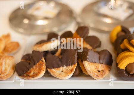 Ialische Kekse in einem Schaufensterglas einer Bäckerei Stockfoto