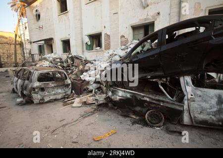 Bildnummer: 55985700  Datum: 15.09.2011  Copyright: imago/Xinhua (110915) -- TRIPOLI, Sept. 15, 2011 (Xinhua) -- Files and documents are seen thrown among destroyed cars which belong to police officers in front of the Libyan Ministry of Interior in Tripoli, Libya, Sept. 15, 2011. Citizens attacked the building in revenge of police corruption during Gaddafi s regime after Libya s National Transitional Council fighters took control of Tripoli. (Xinhua/Amru Salahuddien) LIBYA-TRIPOLI-MINISTRY OF INTERIOR PUBLICATIONxNOTxINxCHN Gesellschaft Politik Unruhen Krieg Bürgerkrieg Innenministerium Schäde Stock Photo