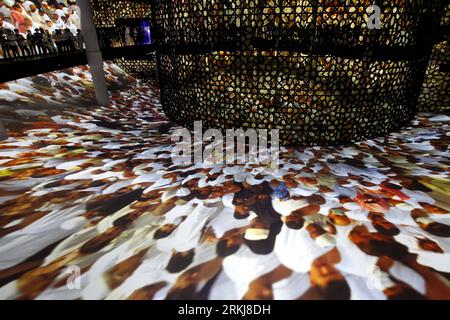 Bildnummer: 56039591 Datum: 20.09.2011 Copyright: imago/Xinhua (110920) -- SHANGHAI, 20. September 2011 (Xinhua) -- Foto aufgenommen am 20. September 2011 zeigt eine Innenansicht des Saudi-Arabien-Pavillons im Expo Park in Shanghai, Ostchina, 20. September 2011. Der Saudi-Arabien-Pavillon, einer der beliebtesten Pavillons während der Shanghai World Expo vom 1. Mai bis 31. Oktober letzten Jahres, wird am 28. September 2011 wieder für die Öffentlichkeit geöffnet. Der Saudi-Arabien-Pavillon, der als Geschenk Saudi-Arabiens an die Stadt Shanghai gespendet wurde, ist der erste ausländische Pavillon, der wieder für Besucher geöffnet wird. Insgesamt 14.000 Eintrittskarten für Stockfoto