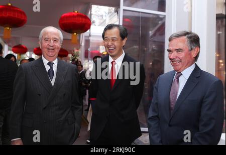 Bildnummer: 56048950  Datum: 20.09.2011  Copyright: imago/Xinhua (110920) -- PARIS, Sept. 20, 2011 (Xinhua) -- Former French Prime Minister Edouard Balladur, Chinese Ambassador to France Kong Quan and President of the National Assembly of France Bernard Accoyer (L to R) attend the Chinese National Day Reception in Paris, France, Sept. 20, 2011. The celebration is held for the 62nd Anniversary of the founding of the People s Republic of China. (Xinhua/Gao Jing) FRANCE-PARIS-CHINESE EMBASSY-NATIONAL DAY RECEPTION PUBLICATIONxNOTxINxCHN People Politik xjh x0x premiumd 2011 quer      56048950 Date Stock Photo