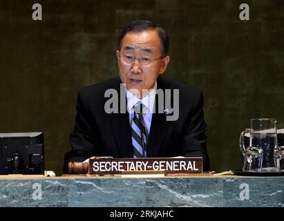 (110922) -- NEW YORK, Sept. 22, 2011 (Xinhua) -- UN Secretary-General Ban Ki-moon speaks during the High-level Meeting on Nuclear Safety and Security at the UN headquarters in New York, the United States, Sept. 22, 2011. (Xinhua/Shen Hong)(yh) US-NEW YORK-UN-NUCLEAR MEETING PUBLICATIONxNOTxINxCHN   110922 New York Sept 22 2011 XINHUA UN Secretary General Ban KI Moon Speaks during The High Level Meeting ON Nuclear Safety and Security AT The UN Headquarters in New York The United States Sept 22 2011 XINHUA Shen Hong YH U.S. New York UN Nuclear Meeting PUBLICATIONxNOTxINxCHN Stockfoto