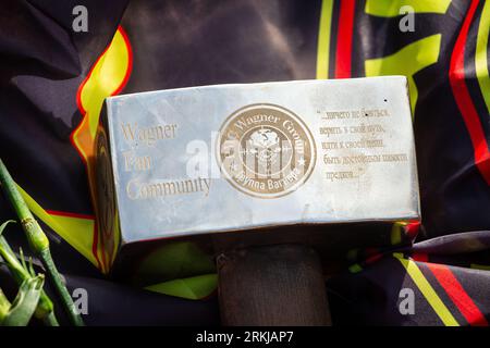 A sledgehammer, one of the symbols of the PMC Wagner group seen laid at a spontaneous memorial in memory of Yevgeny Prigozhin near the PMC Wagner Center in St. Petersburg. On Wednesday, August 23, the Federal Air Transport Agency confirmed in a statement the death of 10 people who were on board a business jet belonging to businessman and founder of Wagner PMC Yevgeny Prigozhin, which crashed in the Tver region, Russia. The Federal Air Transport Agency also confirmed that Yevgeny Prigozhin was on the list of 10 people on board, among whom 3 were crew members. Also on this list was Prigozhin's r Stock Photo