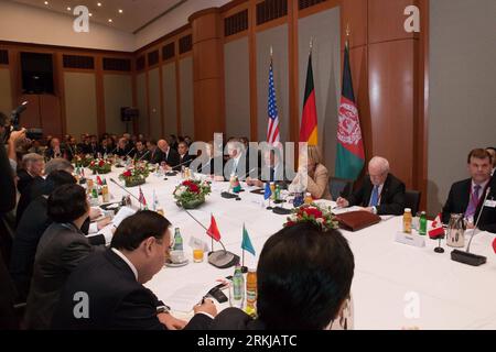 Bildnummer: 56074305  Datum: 22.09.2011  Copyright: imago/Xinhua (110923) -- NEW YORK, Sept. 23, 2011 (Xinhua) -- The Ministerial Meeting on the New Silk Road is held at the Permanent Mission of Germany to the United Nations in New York, the United States, Sept. 22, 2011. (Xinhua/Zhu Wei)(xhn) US-NEW YORK-AFGHANISTAN-MEETING PUBLICATIONxNOTxINxCHN People Politik Neue Seidenstraße premiumd xbs x2x 2011 quer      56074305 Date 22 09 2011 Copyright Imago XINHUA  New York Sept 23 2011 XINHUA The Ministerial Meeting ON The New Silk Road IS Hero AT The permanently Mission of Germany to The United Na Stockfoto