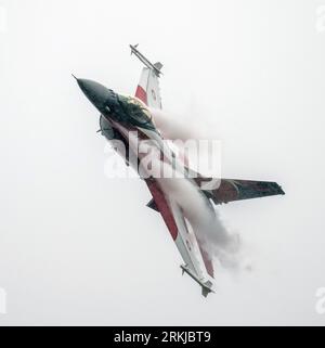 Dänische F-16, Dannebrog-Aufdruck auf der Royal International Air Tattoo 2023 Stockfoto