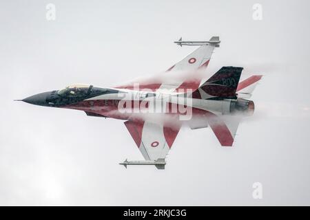 Dänische F-16, Dannebrog-Aufdruck auf der Royal International Air Tattoo 2023 Stockfoto