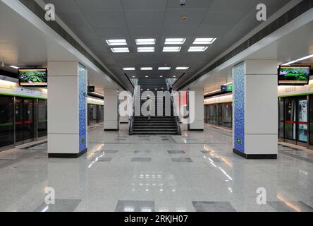 Bildnummer: 56135275  Datum: 29.09.2011  Copyright: imago/Xinhua (110929) -- BEIJING, Sept. 29, 2011 (Xinhua) -- Photo taken on Sept. 29, 2011 shows interior view of Fengtai Science Park Station of Beijing Subway Line 9 in Beijing, capital of China. The southern part of Beijing Subway Line 9, starting from Guogongzhuang Station and ending at Beijing West Railway Station, is scheduled to be put into operation at the end of this year. (Xinhua/Li Wen)(mcg) CHINA-BEIJING-SUBWAY LINE 9-SOUTHERN PART (CN) PUBLICATIONxNOTxINxCHN Wirtschaft Bahn Verkehr UBahn U Bahnhof x0x xst 2011 quer      56135275 Stock Photo